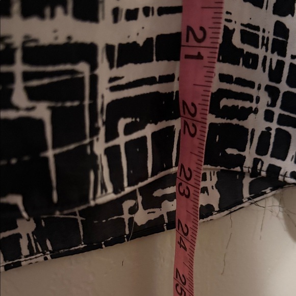 MICHAEL Michael Kors Black and White Patterned Blouse 4 - Picture 8 of 8